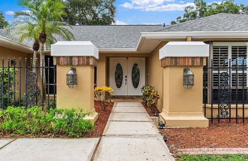 Clearwater House | 4BR 3BA pool house in Clearwater area (Misty)