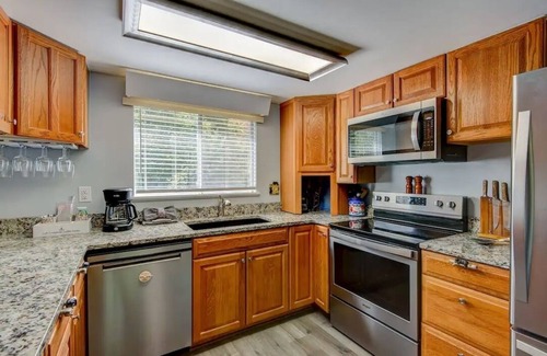 Sugar Mountain House | 4BR/4Bath Townhome w/AC, Walk to Ski, Golf, Tennis, Hiking and More!