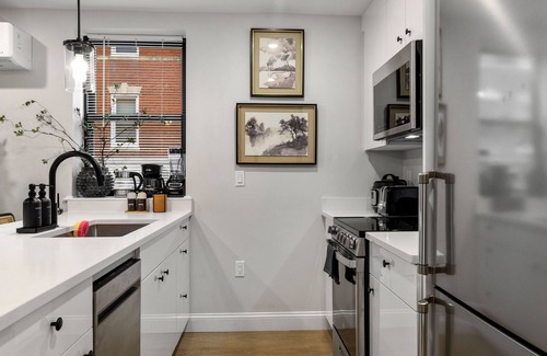 North End Apartment | 4BR Boston Home 5 minutes walk to Subway