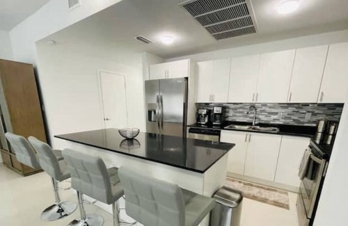 Princeton House | 4BR by MIA F1 GP Key West Beaches Luxury Getaway Nature