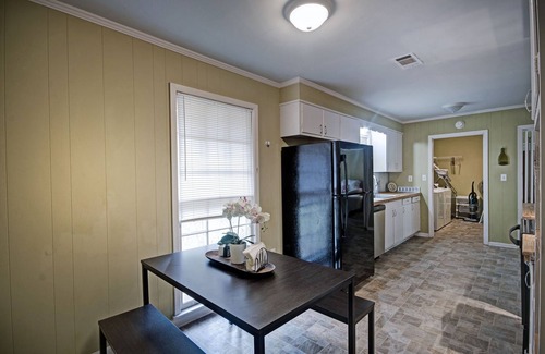 Jackson House | 4BR City Retreat w/Fire Pit, BBQ & Free Parking
