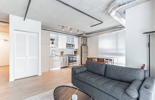 Gateway District Apartment | 4BR Combined Units at Skyline 776