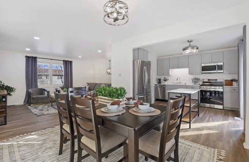 Forestview House | 4BR Family Home w/Great Light | LCP Collection
