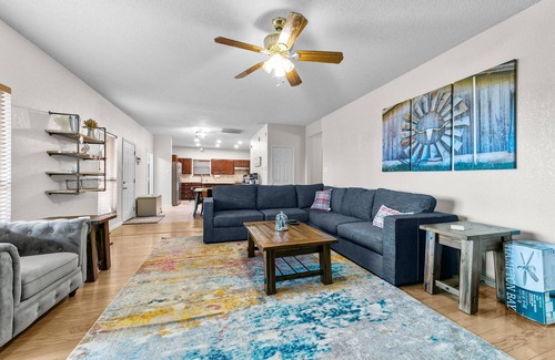 Rowlett House | 4BR Family&Pet Retreat|Pool/Spa, Lake Ray Hubbard