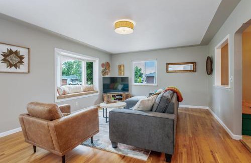 Dupont House | 4br Home W Backyard Hot Tub & Fire Pit
