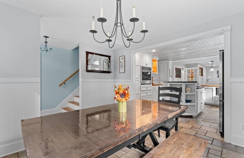 East Haven  Rutland County House | 4BR Luxury Retreat Year-Round Escape Near Pico, Killington and Mountain Top Inn!