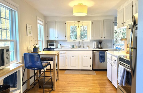Newbury House | 4BR near Plum Island & Historic Newburyport, sleeps 8