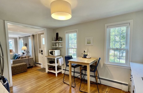 Newbury House | 4BR near Plum Island & Historic Newburyport, sleeps 8