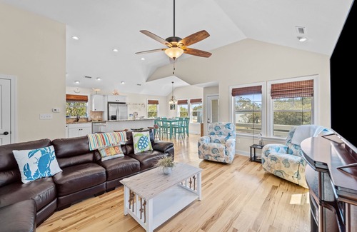 Kill Devil Hills House | 4BR near the beach with pool, fenced yard & bikes