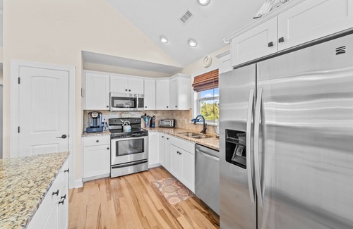 Kill Devil Hills House | 4BR near the beach with pool, fenced yard & bikes