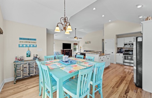 Kill Devil Hills House | 4BR near the beach with pool, fenced yard & bikes