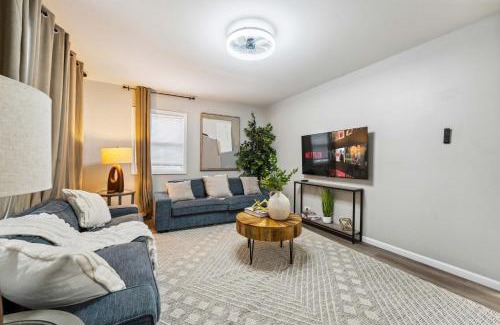 Wheaton House | 4BR Near Wheaton College