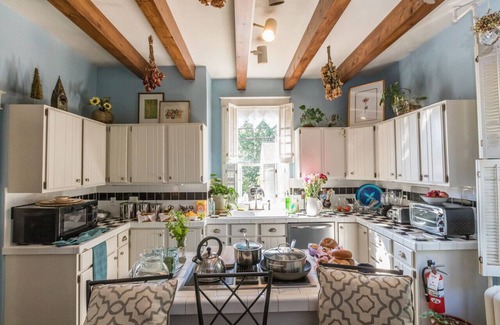 West Fairfax House | 4BR Retreat Near Wineries, Weddings & Hiking