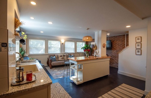 West Fairfax House | 4BR Retreat Near Wineries, Weddings & Hiking