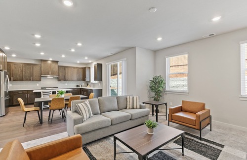 Bull Mountain House | 4BR Spacious Home｜Wifi｜Pet friendly｜EV Charger｜Garage #42375