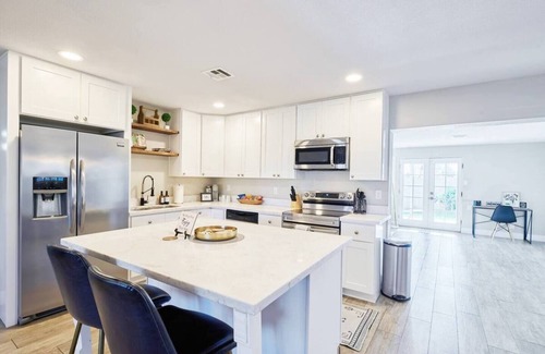 Papago Parkway House | 4BR Sun-Soaked Refuge ~ Near Old Town & Golf