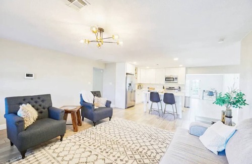 Papago Parkway House | 4BR Sun-Soaked Refuge ~ Near Old Town & Golf