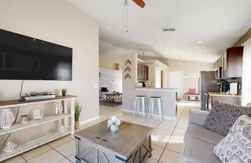 Florida Pines House | 4BR Sunny Paradise near Disney World