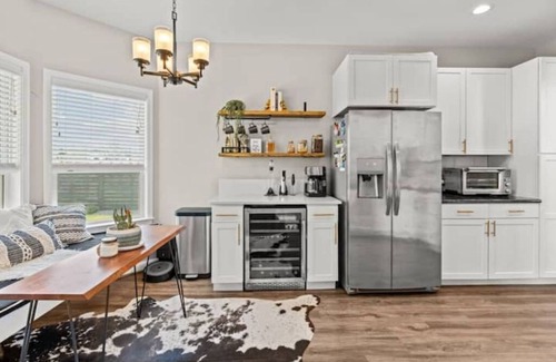 Madison House | 4BR Urban Oasis Home w/Flex Office Near Nashville