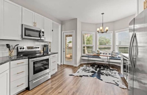 Madison House | 4BR Urban Oasis Home w/Flex Office Near Nashville