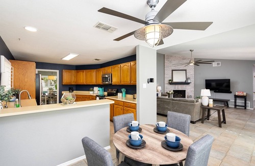 Woodridge House | 4BR Villa | Heated Pool, Hot Tub, BBQ + Game Room