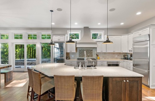 Plymouth House | 4BR Villa on 25 Acres – 10min to Road America Fire Pit & Chef’s Kitchen