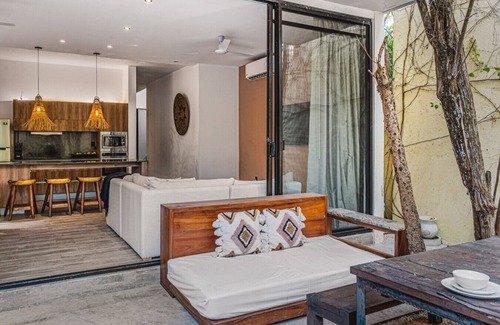 Zama Villa | 4BR Villa w Pool Hot Tub| Free Floating Breakfast