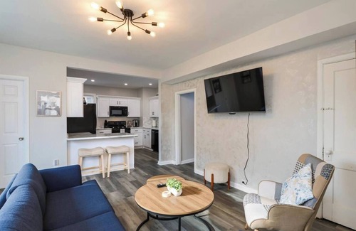 Merion Village House | 4BR w/Hot Tub + Patio | Walk to German Village