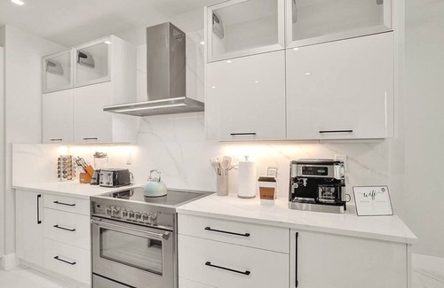 Colee Hammock House | 4BR w htd Pool Walk to Las Olas 5mins to Beach
