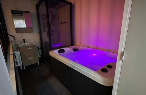 Merignac Apartment | 4K cinema, Jacuzzi
