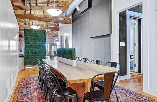 Norris Square House | 4K sqft LOFT Gym, TV Wall, Ping Pong and Pool Table
