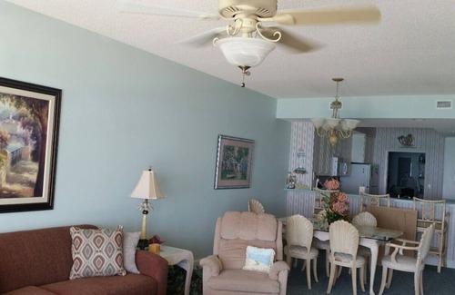 Navarre Beach Condo | 4th Floor ~ Coastal Design, Walk In Shower! Open Sept 20 - Oct 3 ~ Discounted!