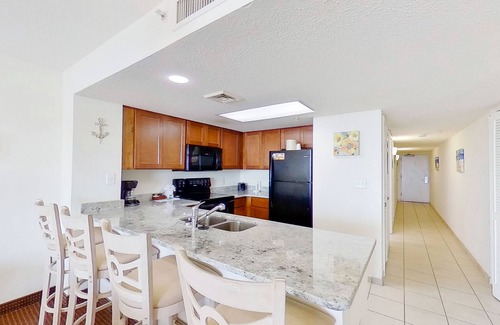 Crescent Beach Condo | 4th floor oceanfront condo w/central AC, balcony, shared pool, shared hot tub
