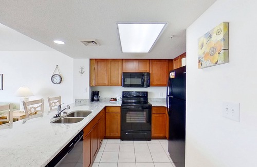 Crescent Beach Condo | 4th floor oceanfront condo w/central AC, balcony, shared pool, shared hot tub