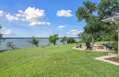 Quinlan House | 4th Nite Free! Lakefront Meets Hill Country - Pets