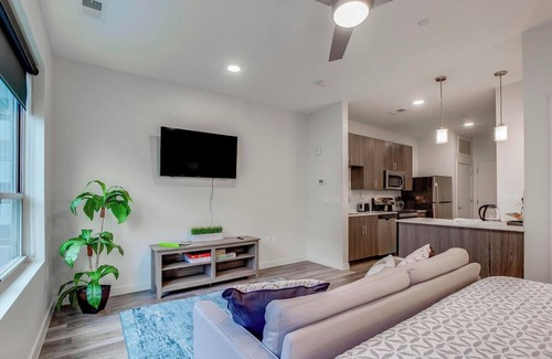 Downtown Louisville Apartment | 4th Street Suites - Jack ‘n Jill King Bed Suites