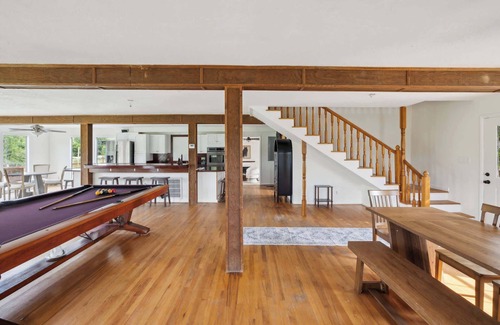 Gracewood House | 5-Acre Retreat Private Pool, Outdoor Bar, Fishing Pond & Game Room