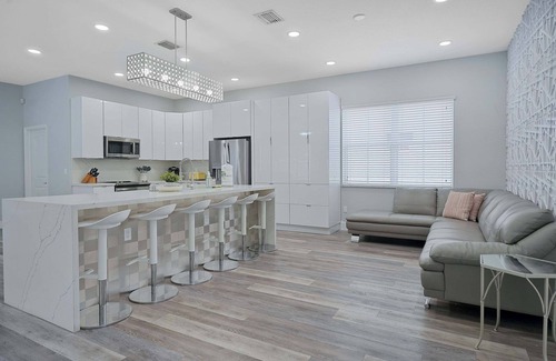 Palm Springs North House | 5-BD,5-BA Tropical Oasis - Pool, Patio, Fun