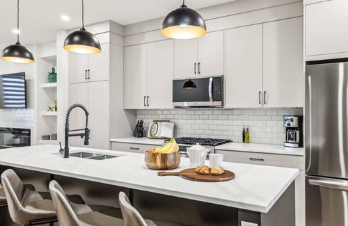 Southwest Calgary House | 5 BDRM, 3 King Beds, Two Suites-Perfect Group Stay