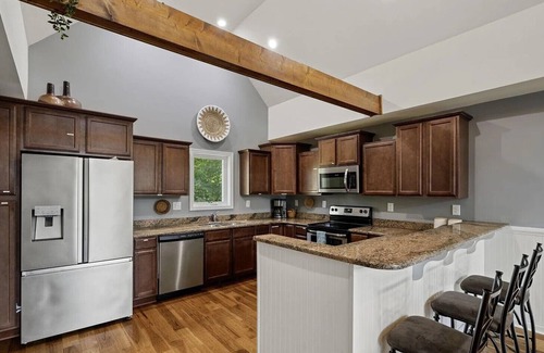 Louisa House | 5 BDRM Dog Friendly, Lake Access Getaway w/Playground, Fire Pit & more