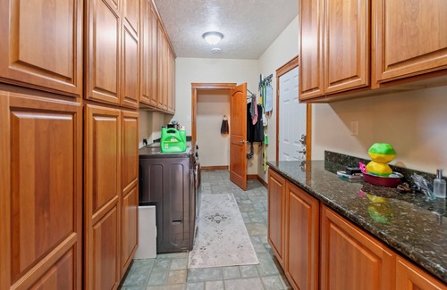 Helena House | 5 BDRM Luxury Montana Retreat on golf course+PRVT pool (seasonal)+3 nearby lakes