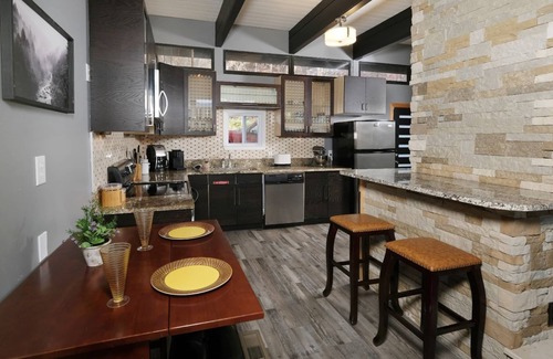 Chalet Village Cabin | 5 Bear Chalet - Jetted Tub and Private Sauna!