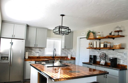 McCammon House | 5 Bed 2 Bath Hot Tub Grill Pizza Oven Pets