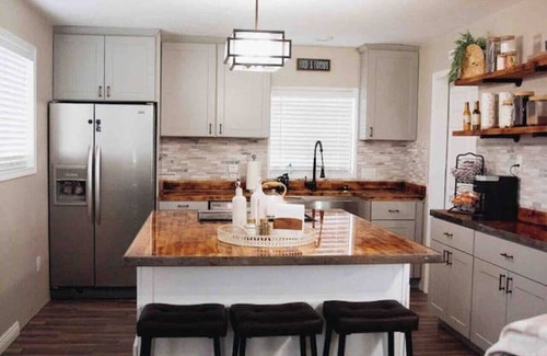 McCammon House | 5 Bed 2 Bath Hot Tub Grill Pizza Oven Pets