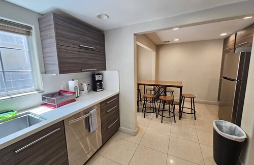 Beverly Grove Apartment | 5 Bed 4 bath A+ Spacious Beverly Hills/WeHo Home!