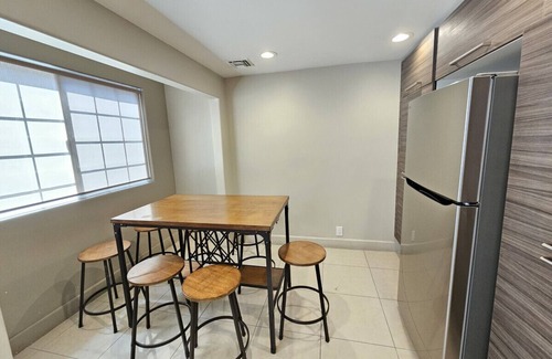 Beverly Grove Apartment | 5 Bed 4 bath A+ Spacious Beverly Hills/WeHo Home!