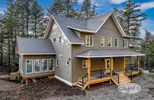 Burk's Falls Cottage | 5 bed, 4 bath cottage on Kawagama Lake