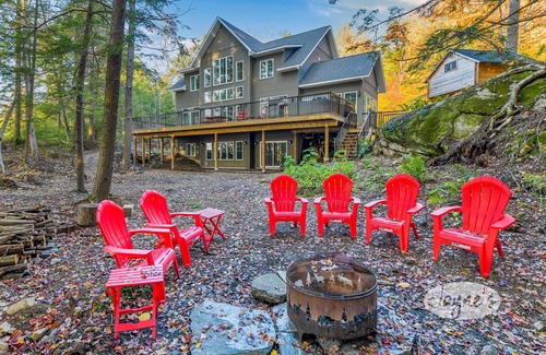 Burk's Falls Cottage | 5 bed, 4 bath cottage on Kawagama Lake