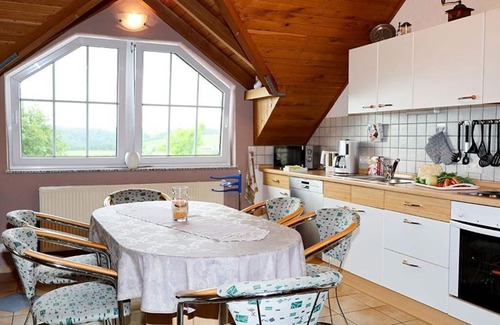 Habscheid Apartment | 5-bed apartment with shower/WC and balcony - Ferienwohnungen Heck