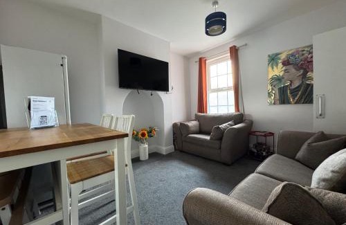 Worcester House | 5-Bed Family & Group Stay Near Cricket Ground